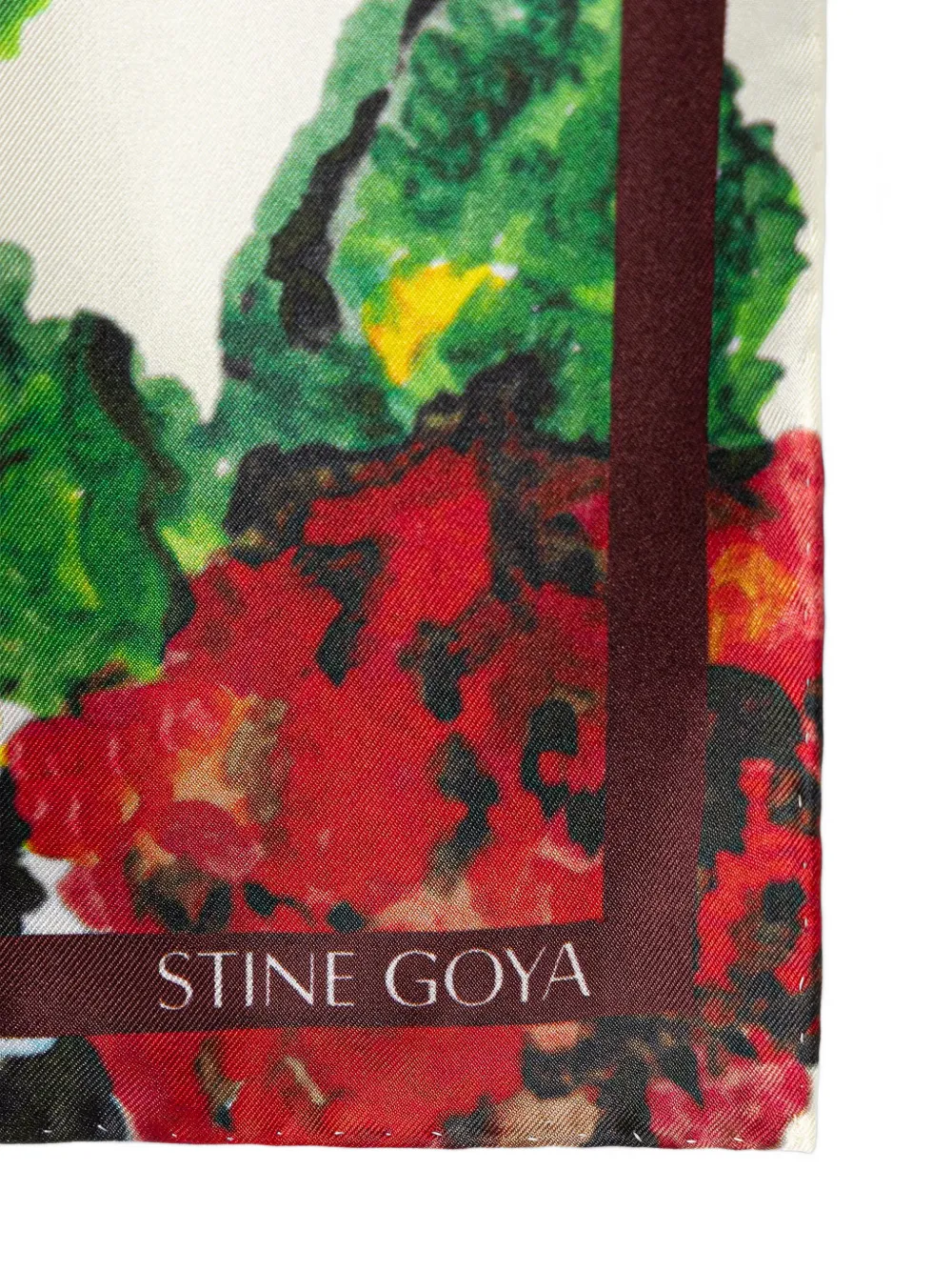 Stine Goya Sjaal met bloemenprint Beige