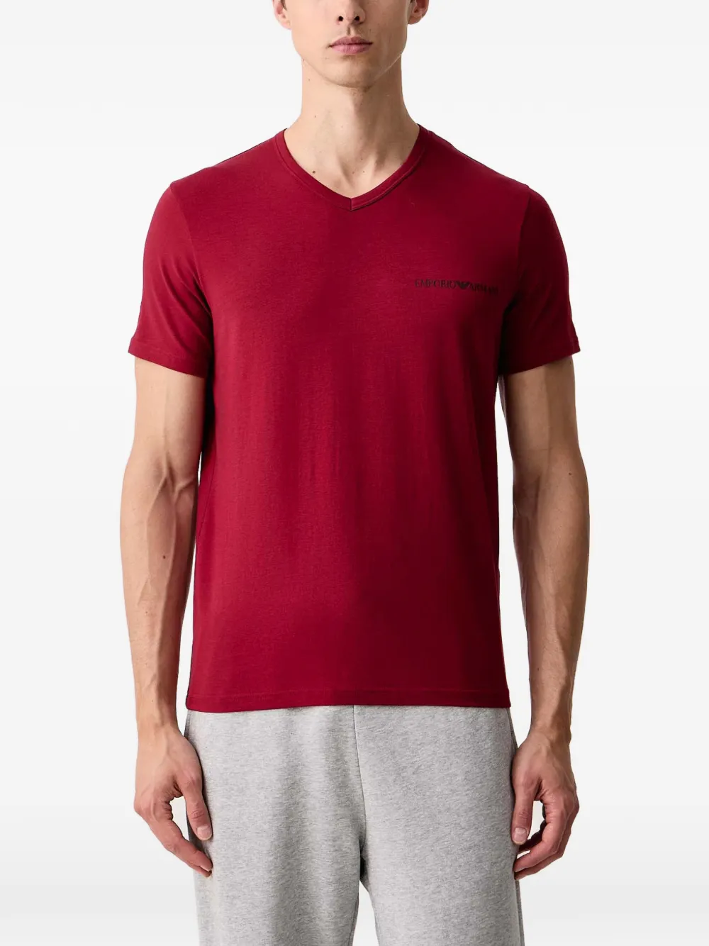 Emporio Armani lot de deux t-shirts à col v et logo imprimé - Rouge Emporio Armani lot de deux t-shirts à col v et logo imprimé - Rouge