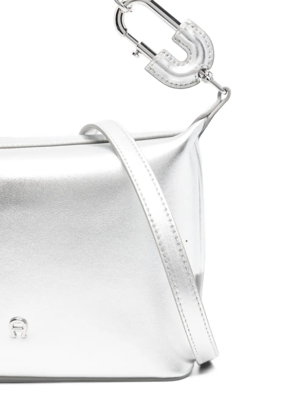 AIGNER Fashion metallic clutch met logo-plakkaat Zilver