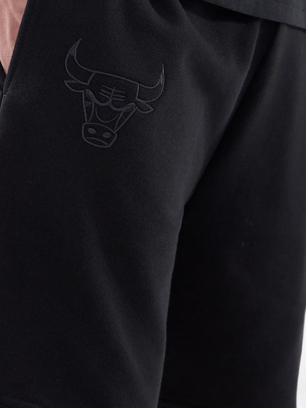 NEW ERA CAP NBA League Edition Tonal Chicago Bulls shorts Zwart