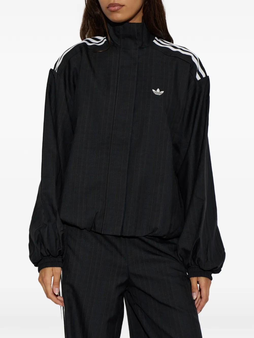 adidas embroidered-logo pinstripe jacket Zwart