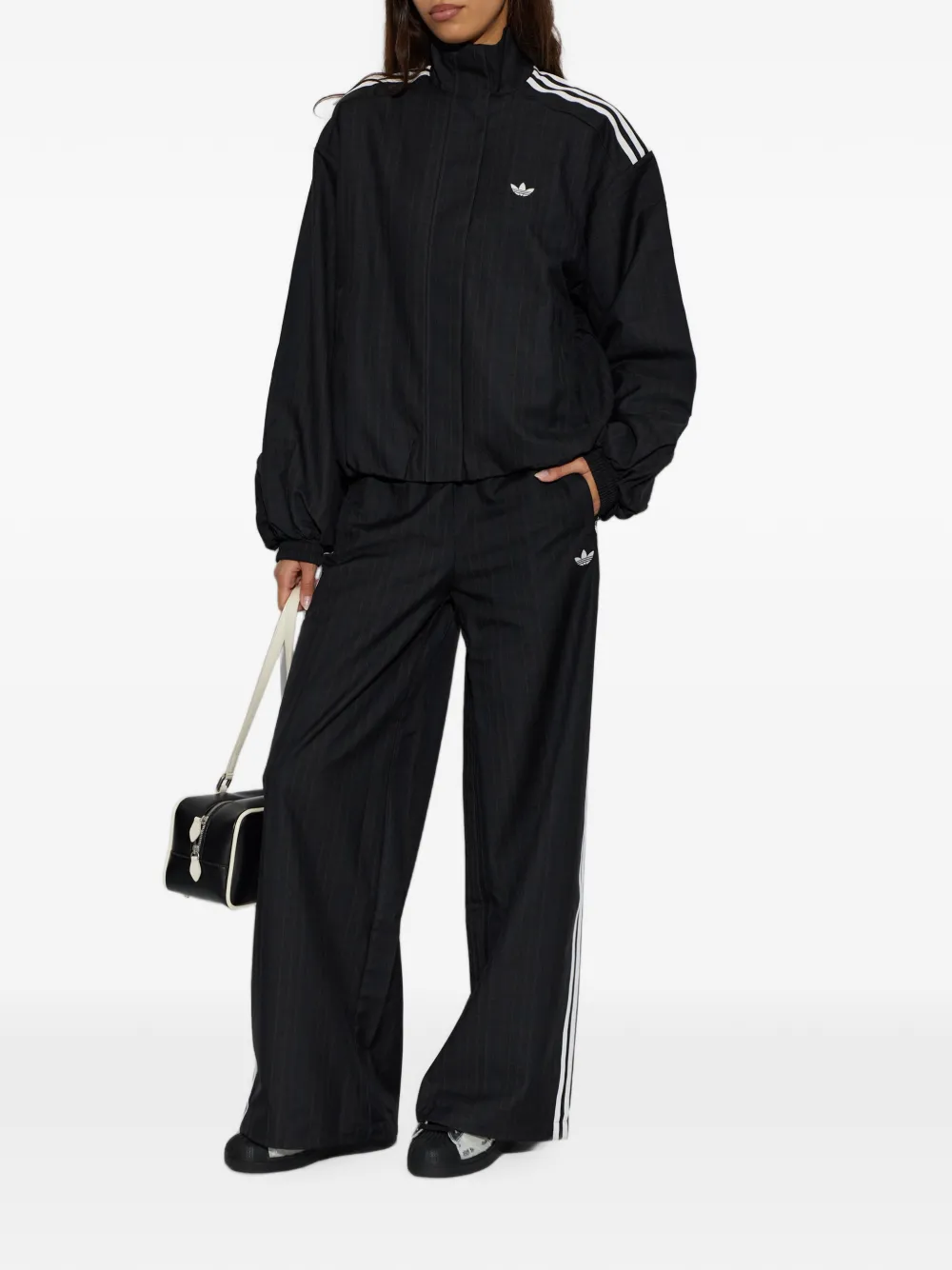 adidas embroidered-logo pinstripe jacket Zwart