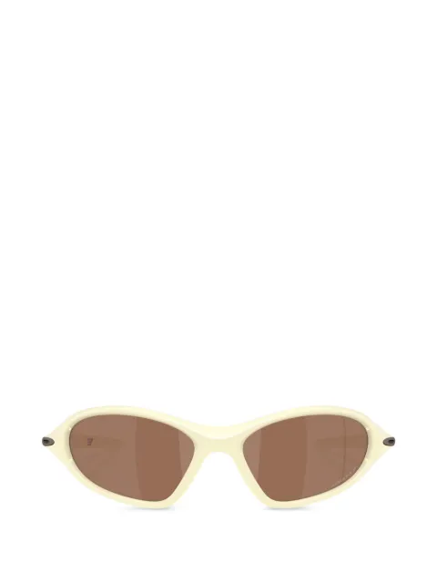 Oakley lentes de sol con armazón geométrica