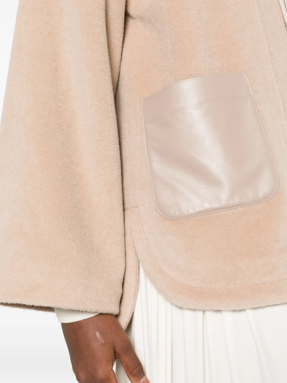 Fabiana Filippi Jas met leren patch en capuchon Beige