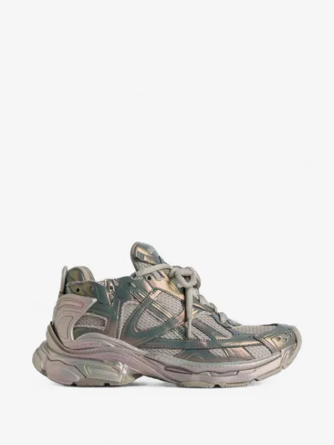Runner sneakers