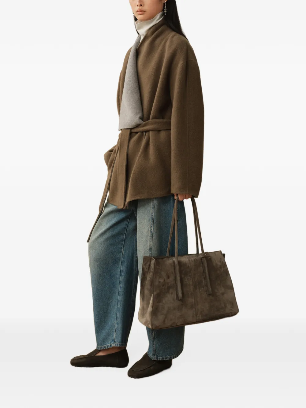 LESS Jas met asymmetrische kraag en ceintuur Bruin