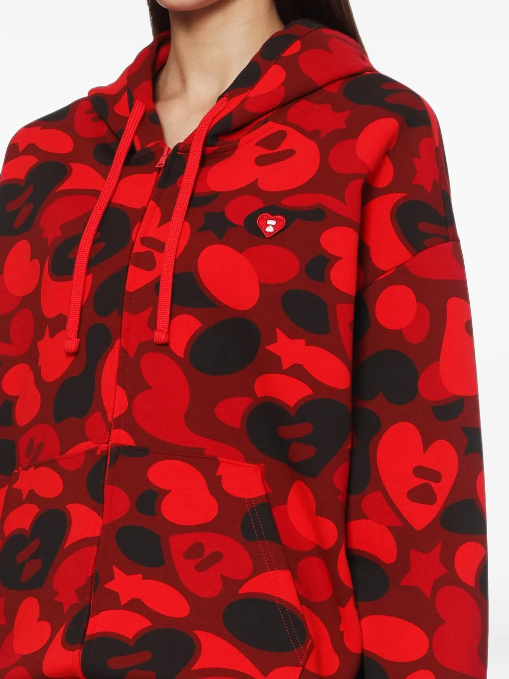 APEE™ by *A BATHING APE Hoodie met hartvormige camouflage-print en rits Rood