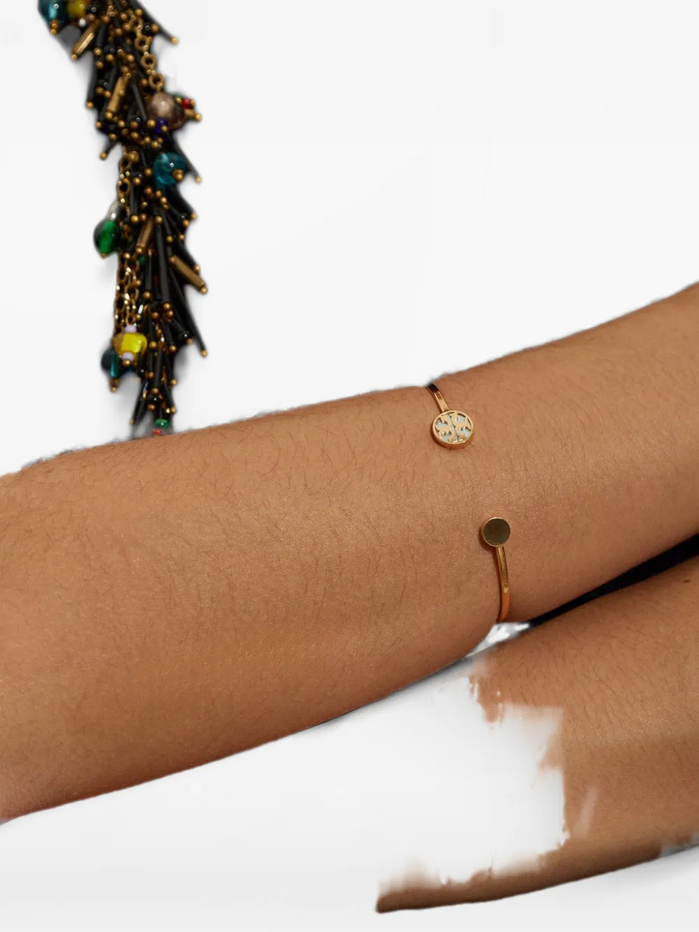 Tory Burch Icon mother-of-pearl cuff - Oro
