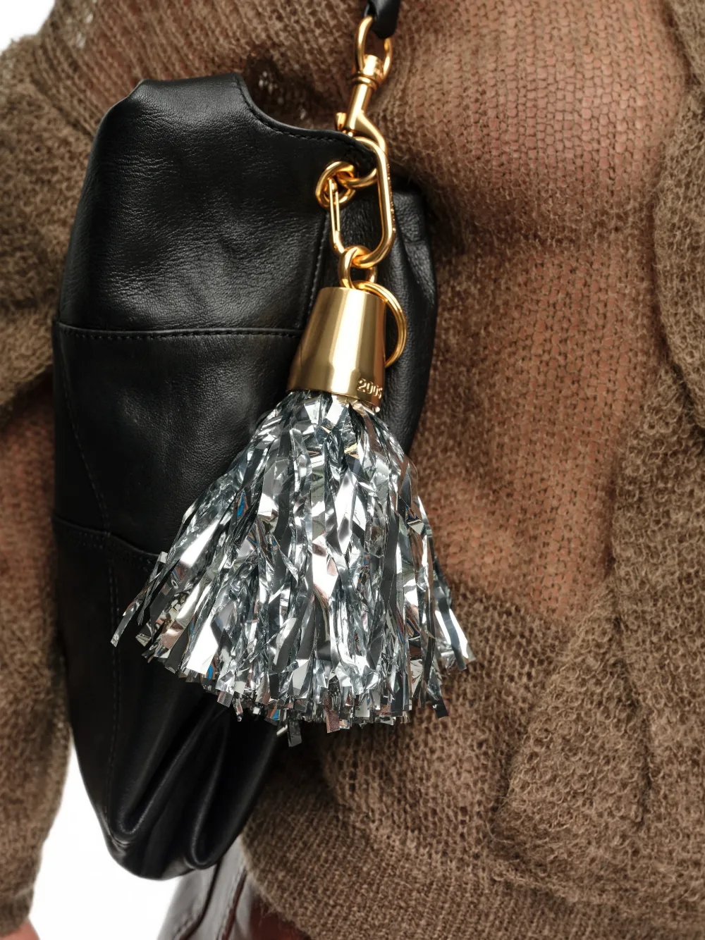 BIMBA Y LOLA Metallic sleutelhanger met pompon Zilver