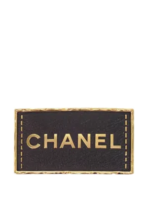 CHANEL Pre-Owned 1990s ロゴプレート ブローチ | ゴールドトーン