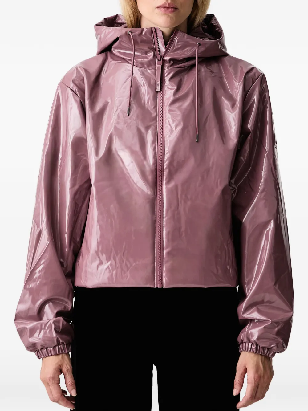 Rains Lohja isolerend jack met capuchon en glanzende afwerking Roze