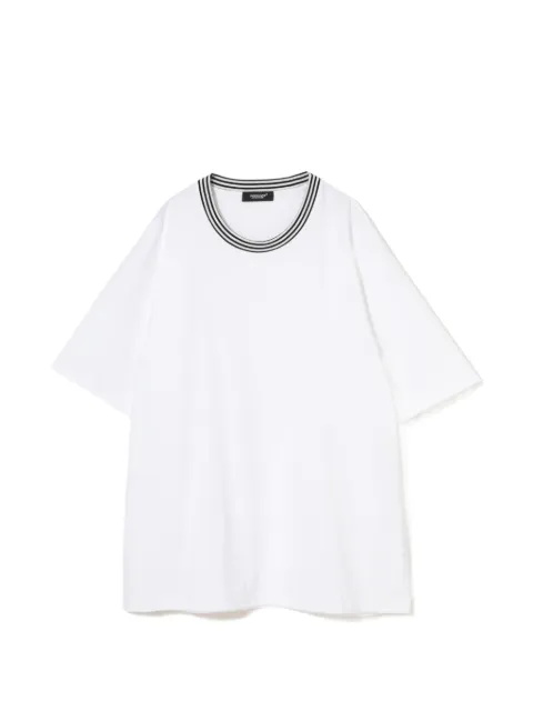 Undercover playera con ribete a rayas