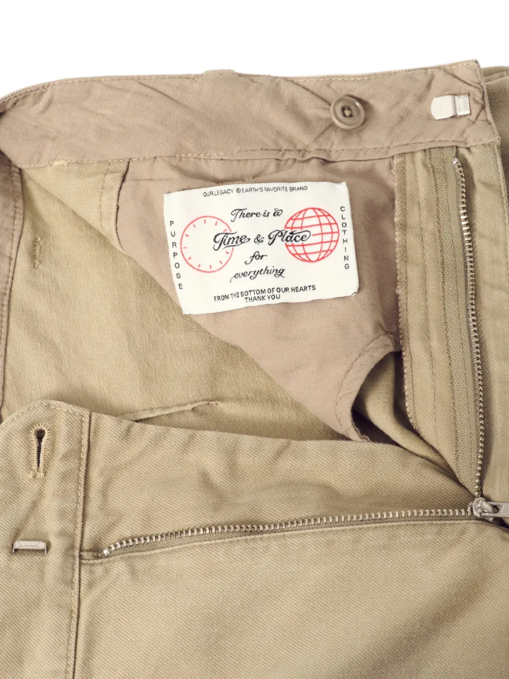 OUR LEGACY Still geplooide chino met pigmentwassing Beige