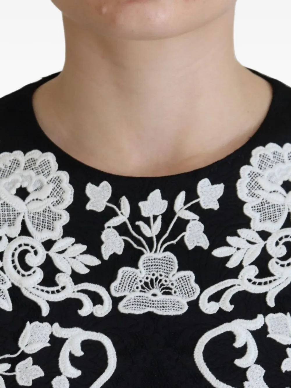 Dolce & Gabbana floral-embroidered DG logo dress Zwart