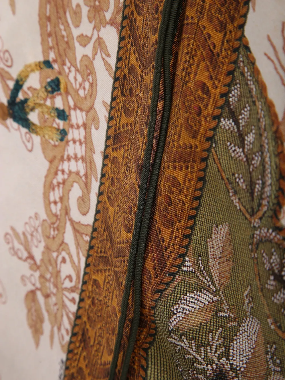Pierre-Louis Mascia Sjaal met gemengde print en biesafwerking Beige