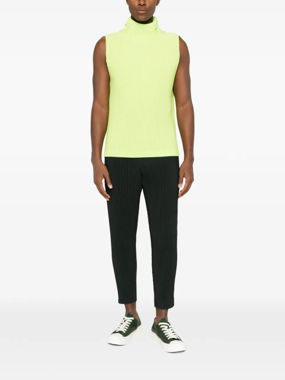 Homme Plissé Issey Miyake plissé-effect sleeveless vest Groen
