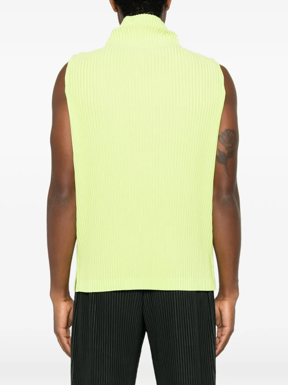 Homme Plissé Issey Miyake plissé-effect sleeveless vest Groen