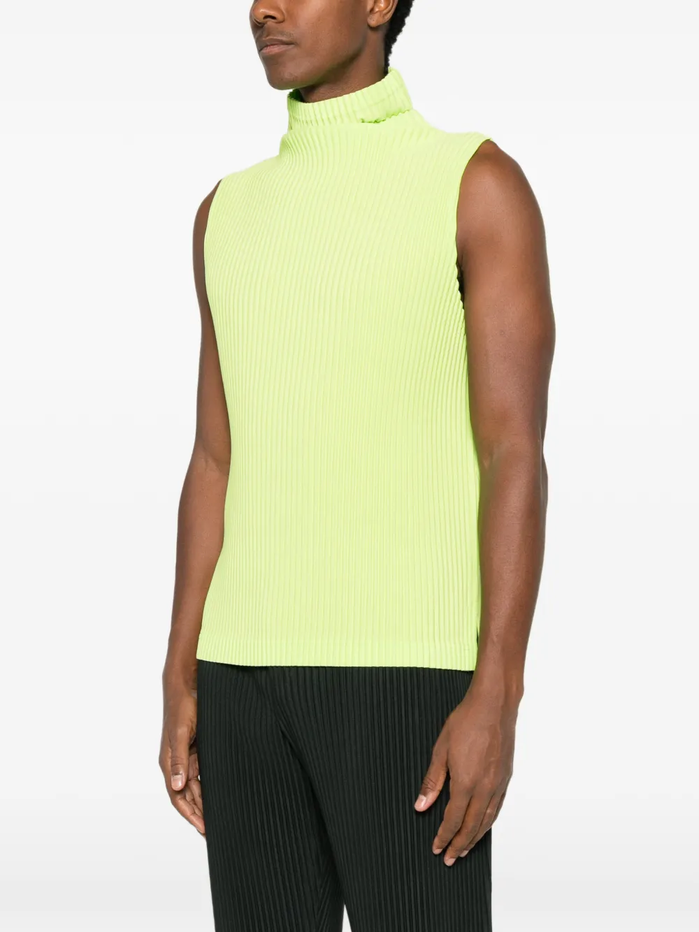 Homme Plissé Issey Miyake plissé-effect sleeveless vest Groen