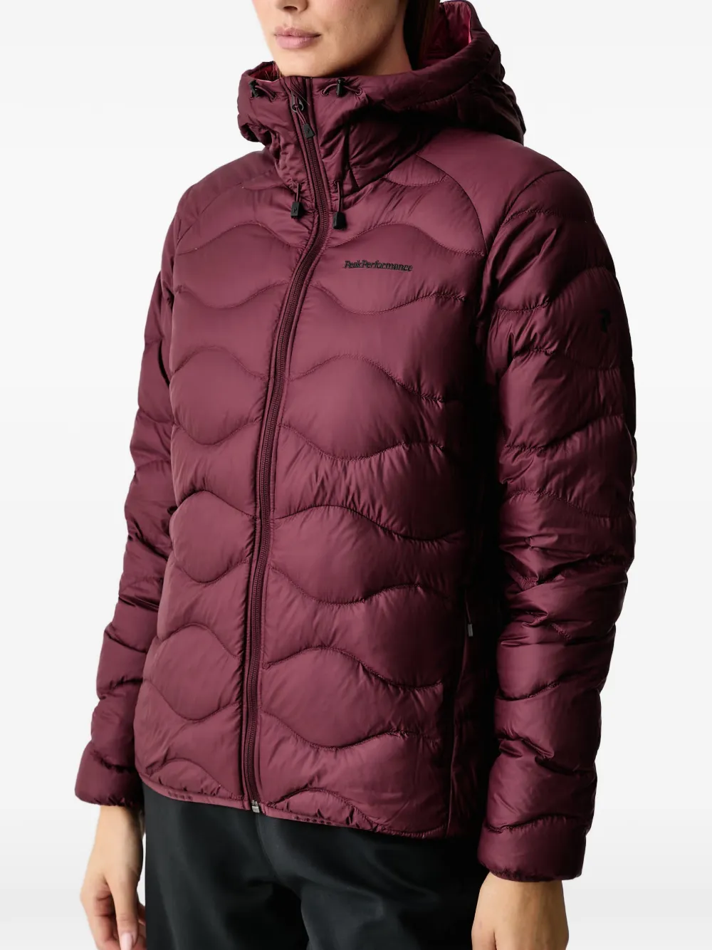 Peak Performance Helium gewatteerd jack met capuchon Rood