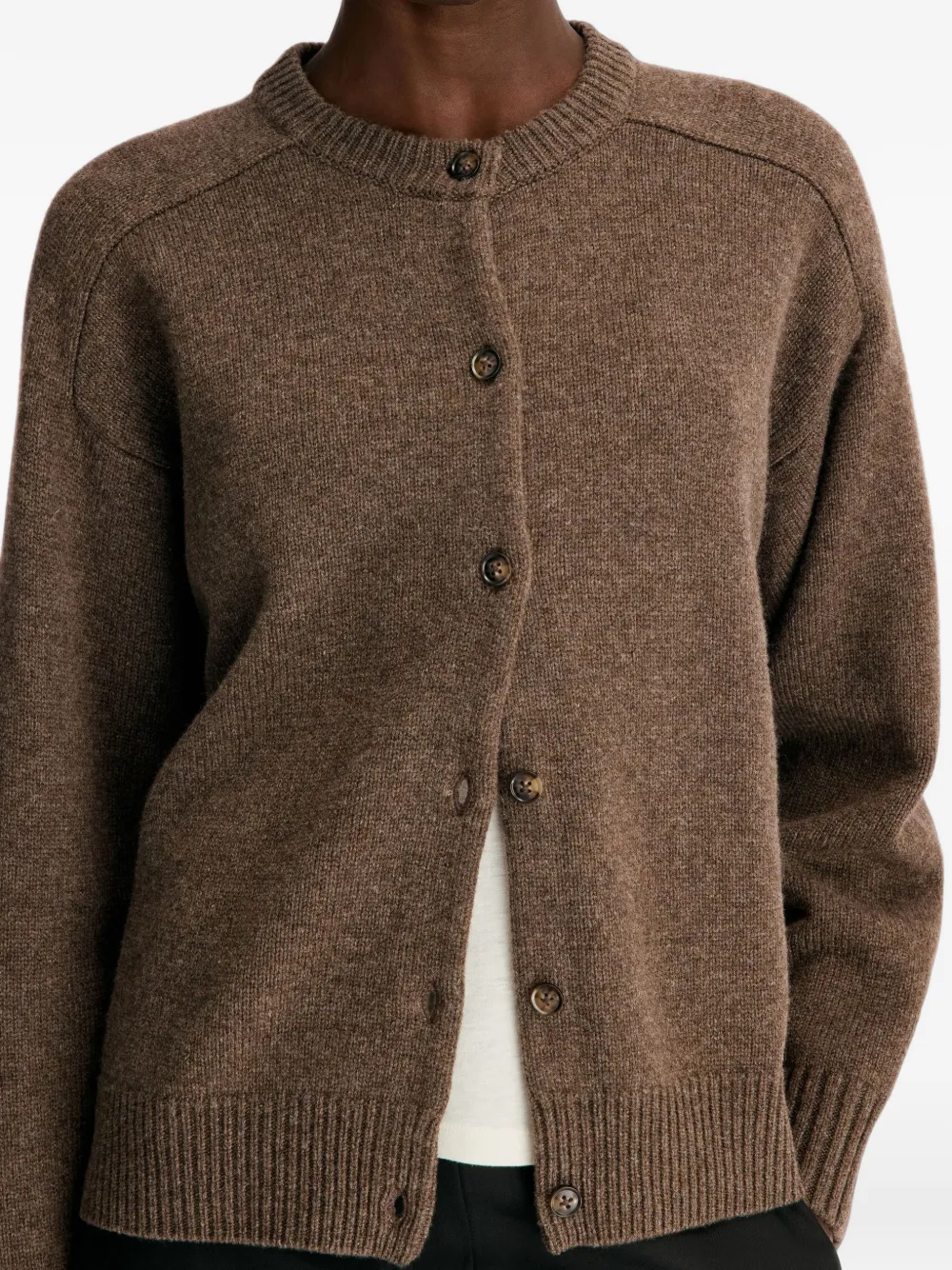 LouLou de Saison Aidar vest met ronde hals en knopen Bruin