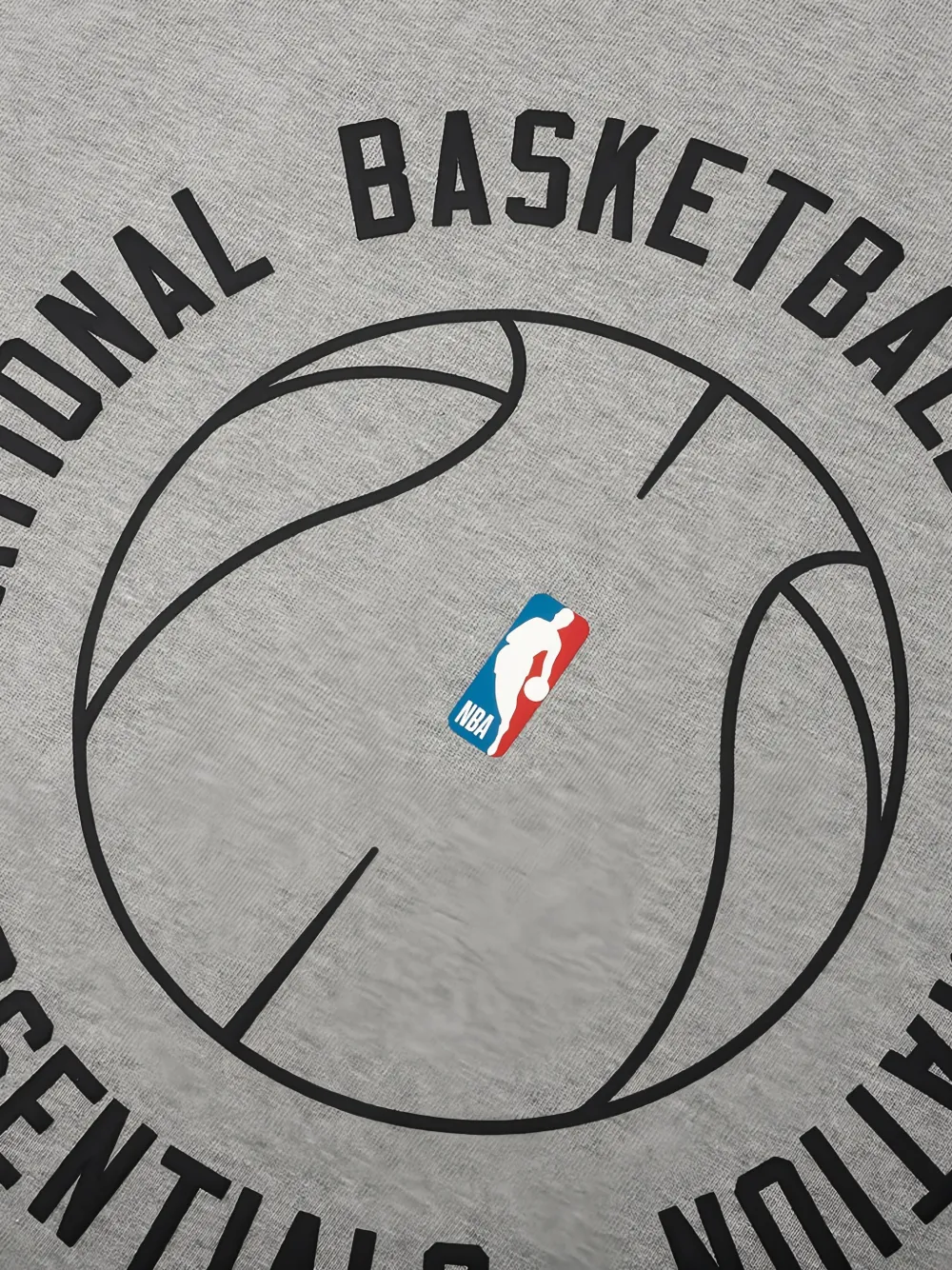 FEAR OF GOD ESSENTIALS x Barkley Hendricks NBA T-shirt Grijs