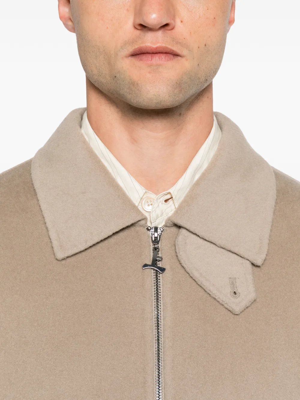 ON THE BUND Jack met klepzak en rits Beige