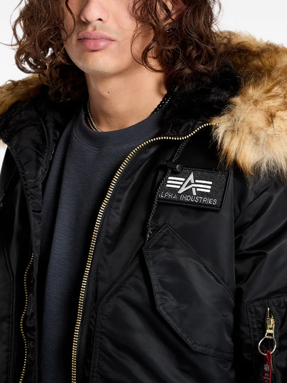 Alpha Industries 45 P bomberjack met capuchon Zwart
