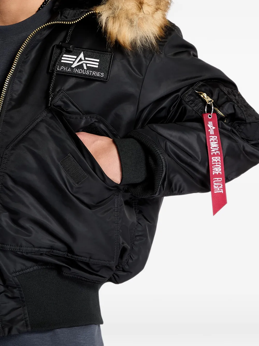 Alpha Industries 45 P bomberjack met capuchon Zwart