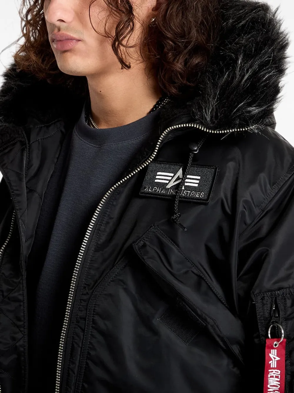 Alpha Industries 45 P jack met capuchon Zwart