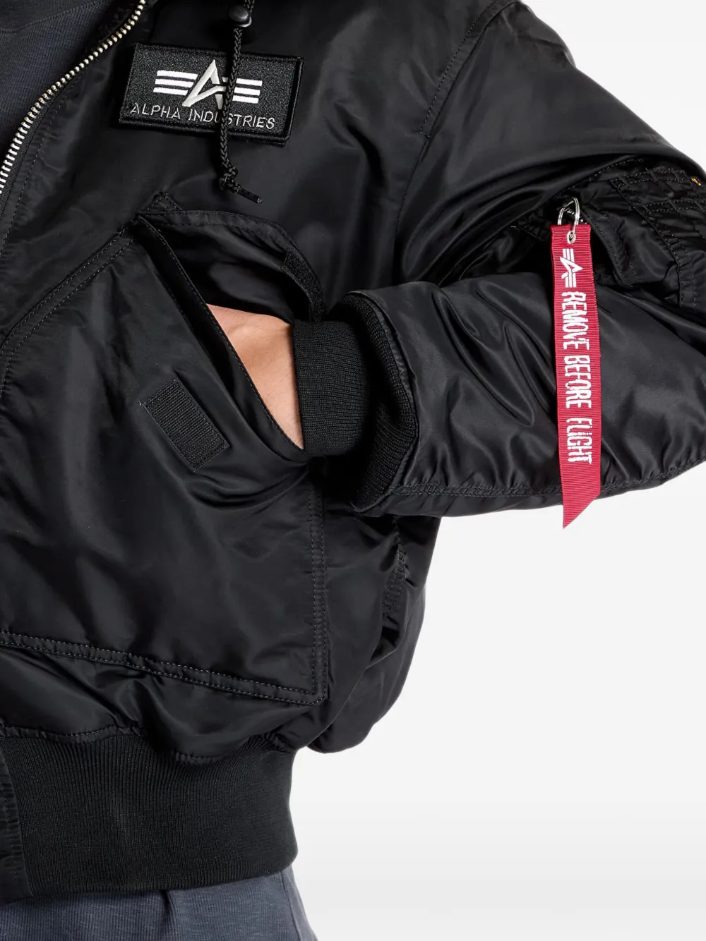 Alpha Industries 45 P jack met capuchon Zwart