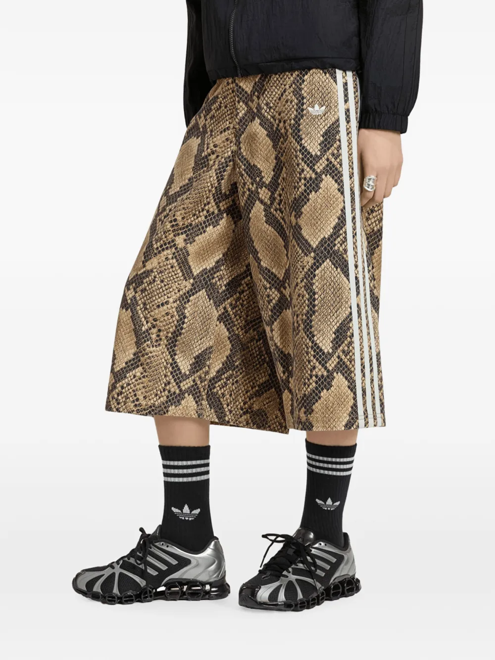 adidas Bermuda denim con stampa serpente - Marrone