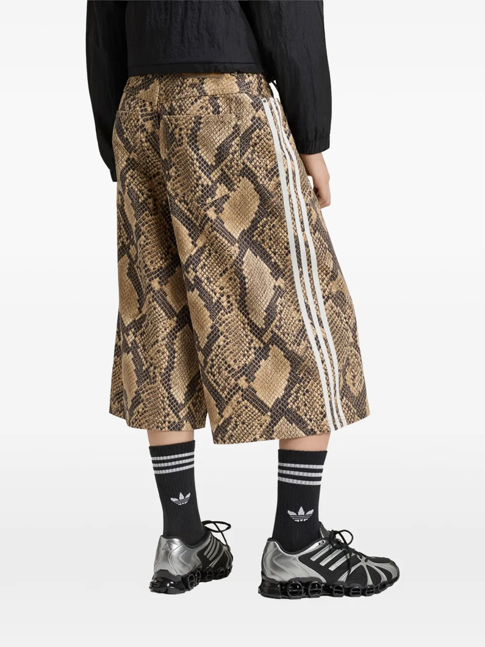 adidas Denim bermuda shorts met slangen-print Bruin