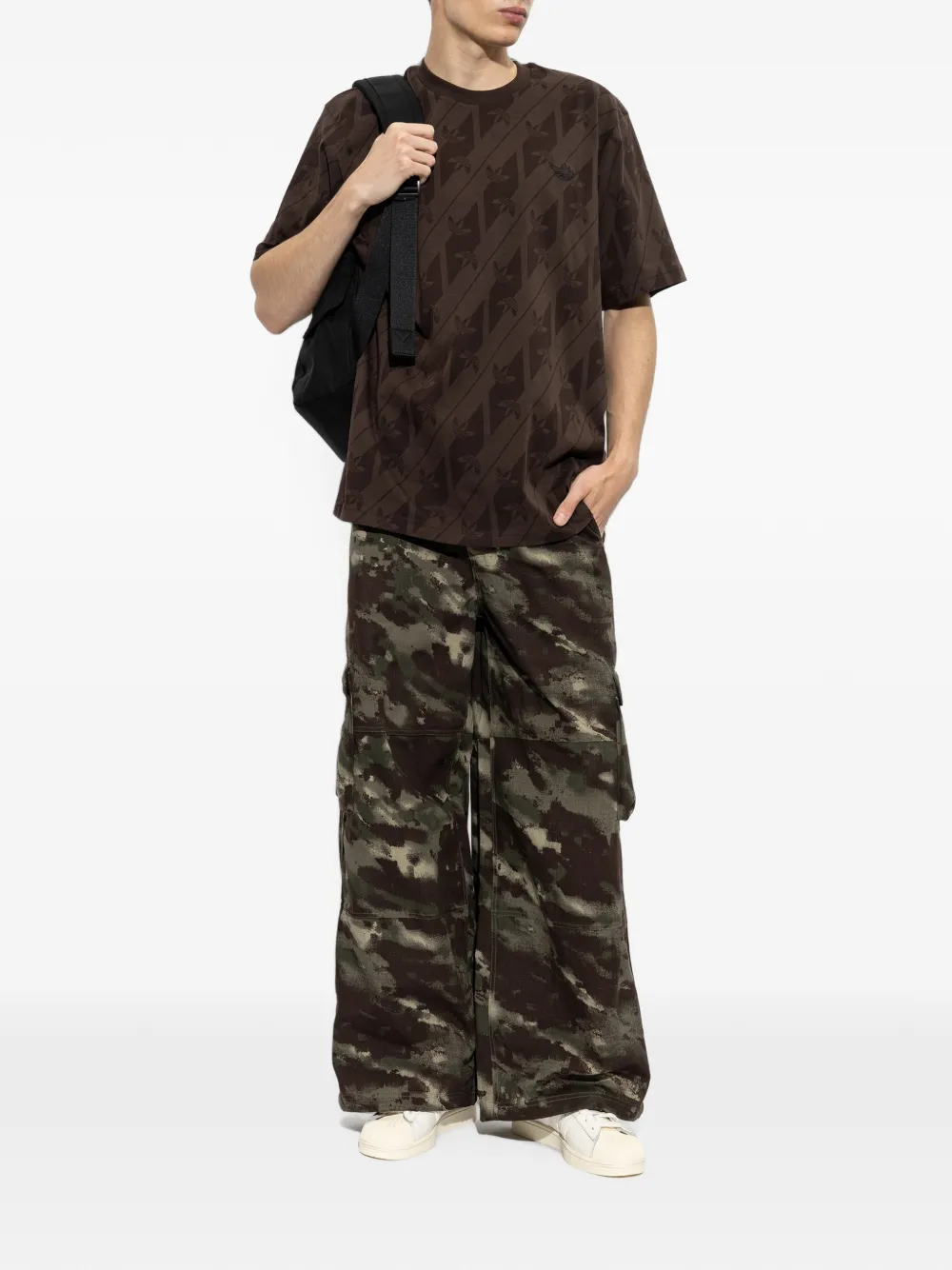 adidas Broek met camouflage-print en wijde pijpen Bruin