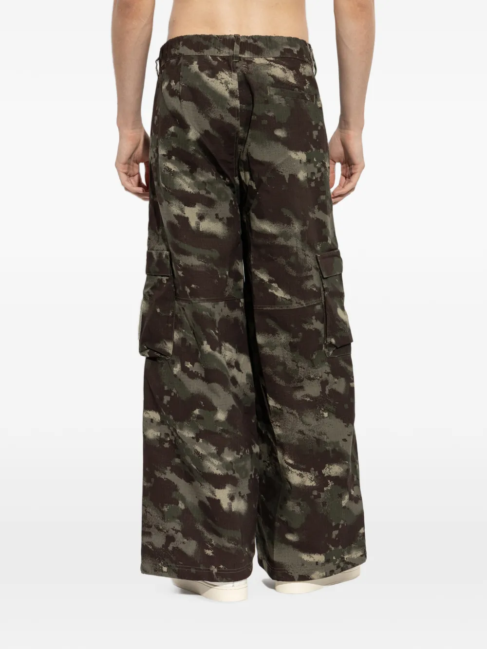 adidas Broek met camouflage-print en wijde pijpen Bruin