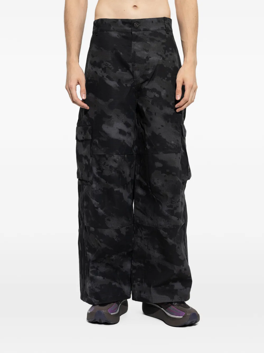 adidas Cargo broek met camouflage print Zwart