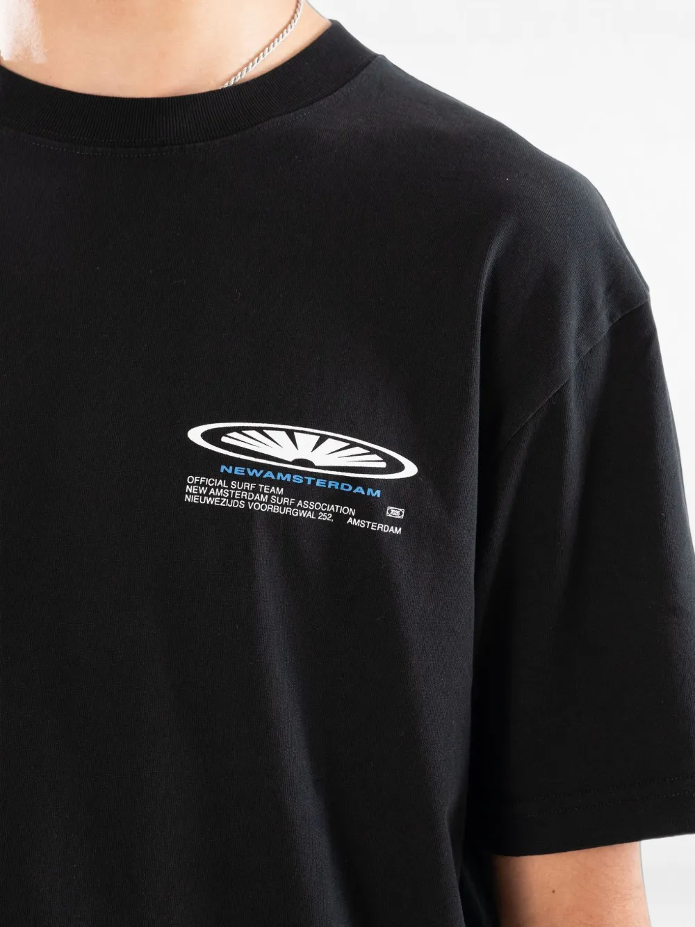 NEW AMSTERDAM Sharper T-shirt met logo-print Zwart