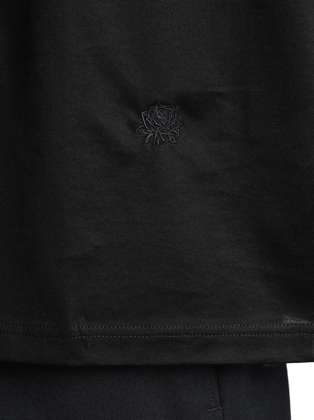 Low Brand B240 T-shirt met geborduurde roos Zwart