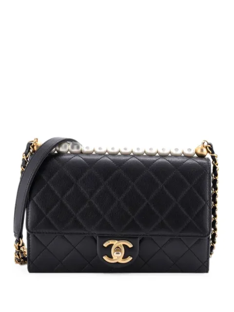 CHANEL Pre-Owned lille quiltet skuldertaske i lammeskind med flaplukning og perler