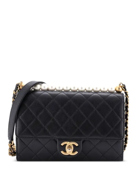 CHANEL Pre-Owned bolsa de hombro Chic Pearls Flap pequeña de piel de cordero capitonada