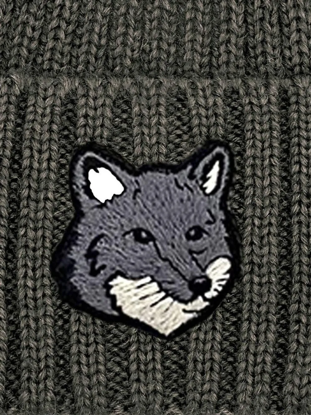 Maison Kitsuné Ribgebreide muts Grijs