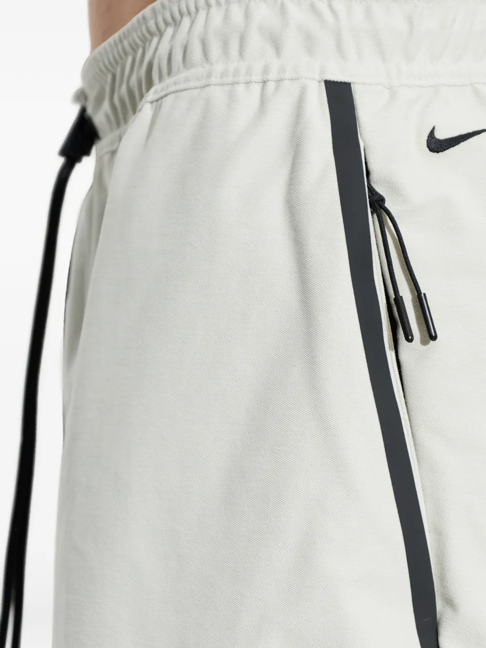 Nike Trainingsbroek met wijde pijpen en geperforeerde details Beige
