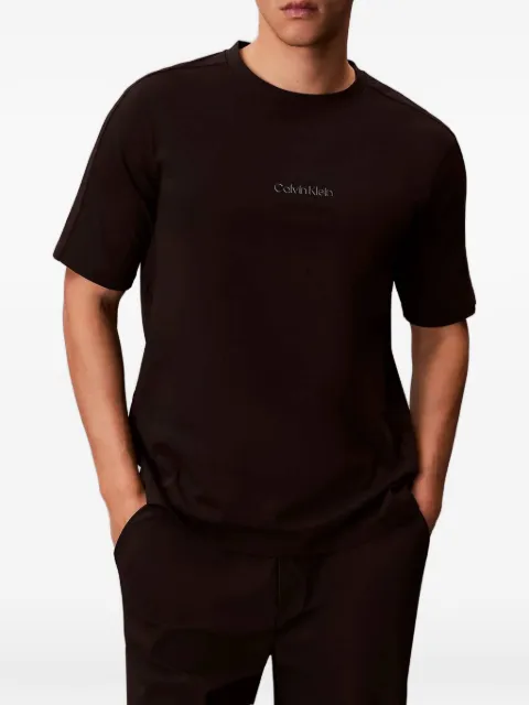 Calvin Klein playera con mangas raglán y logo estampado