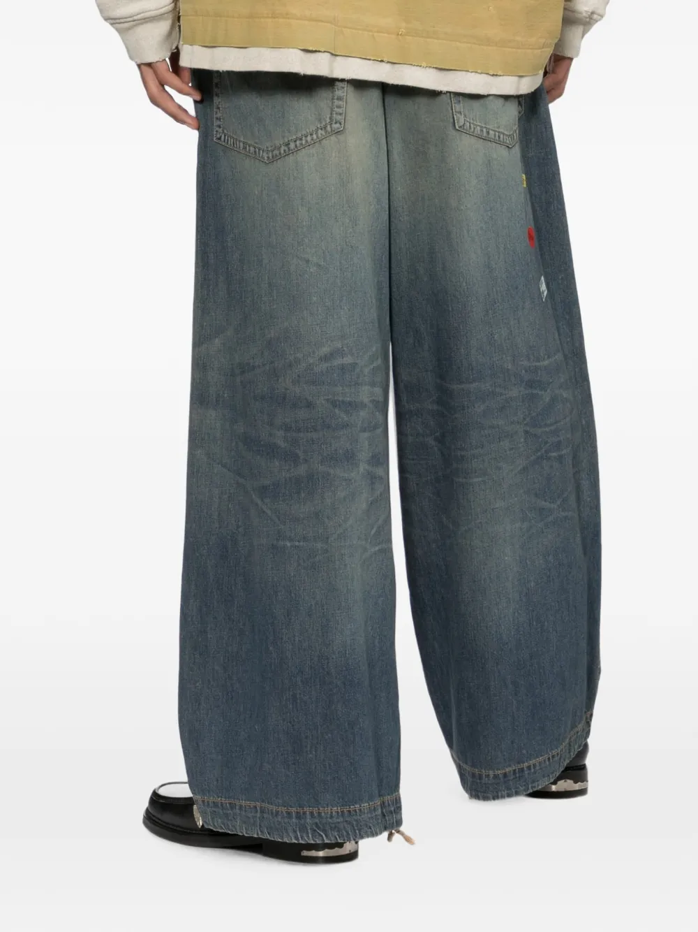 Maison MIHARA YASUHIRO Price Tag Sticker-printed wide denim pants Blauw