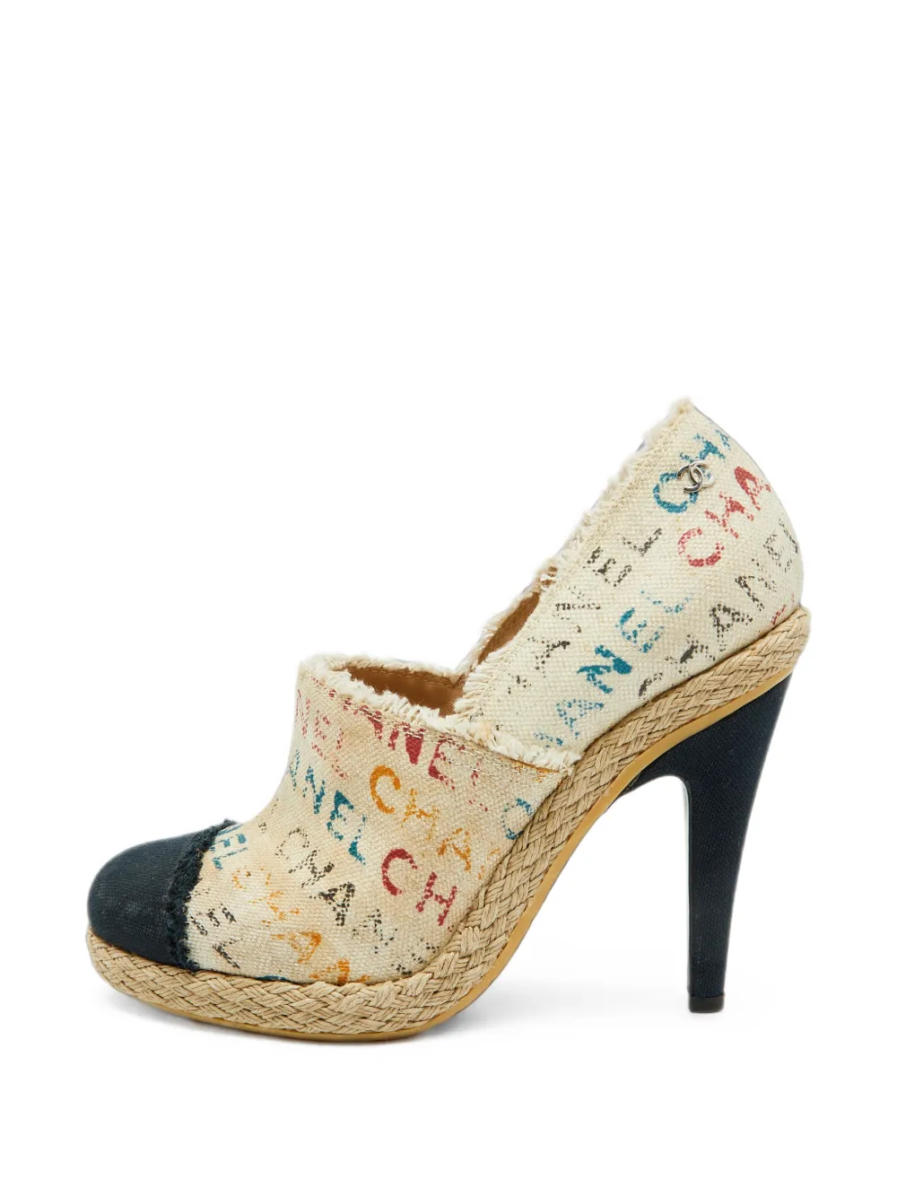 CHANEL Pre-Owned graffiti-print espadrille pumps - Toni neutri