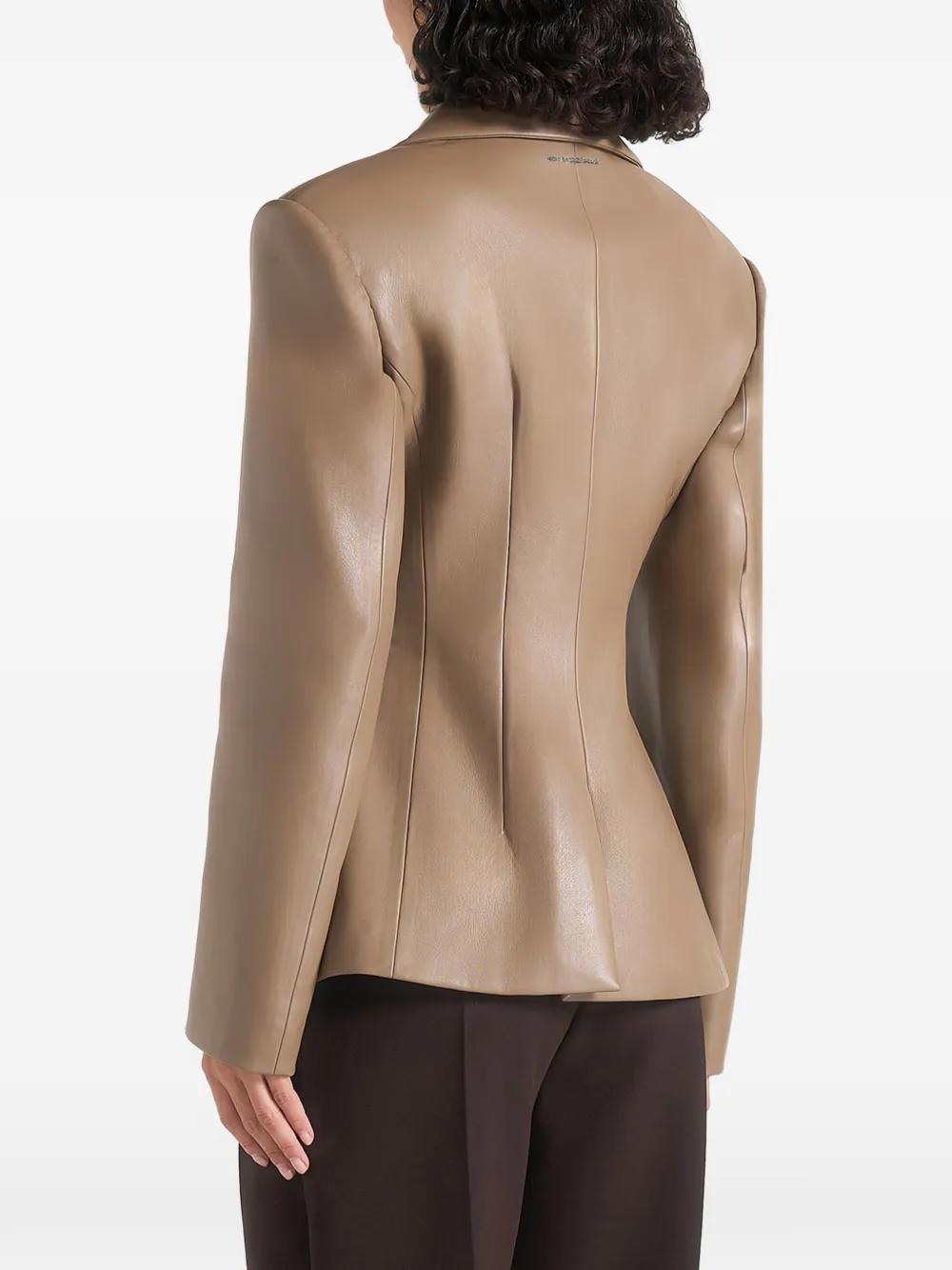 Manière De Voir Beatrice leren zandloperblazer met dubbele rij knopen Beige