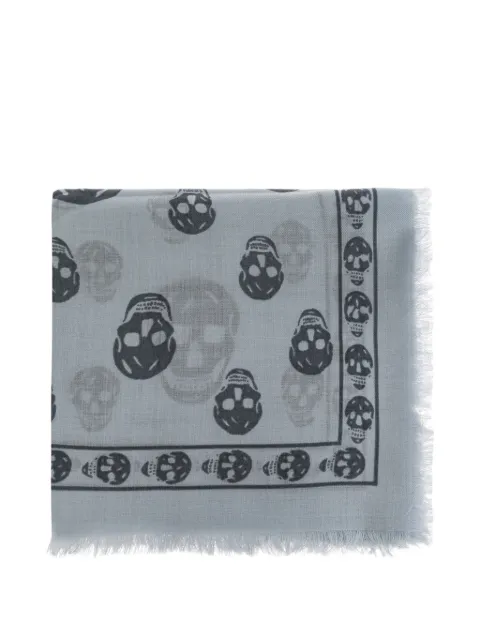 Alexander McQueen fular con estampado Skull y bordes sin rematar