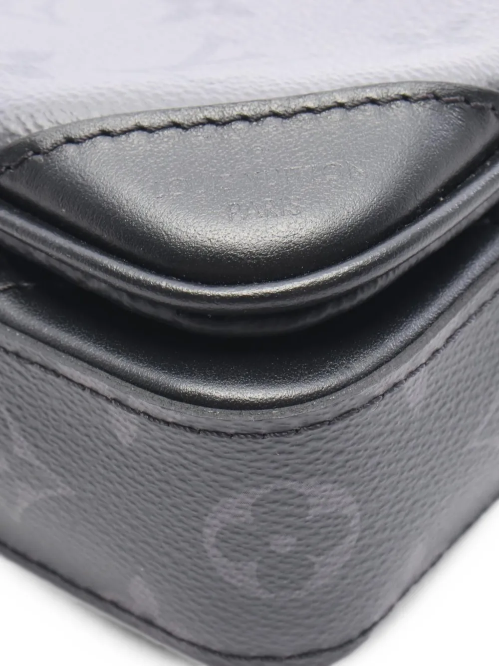 Louis Vuitton Pre-Owned 2021 Trio Monogram Eclipse messenger bag Grijs