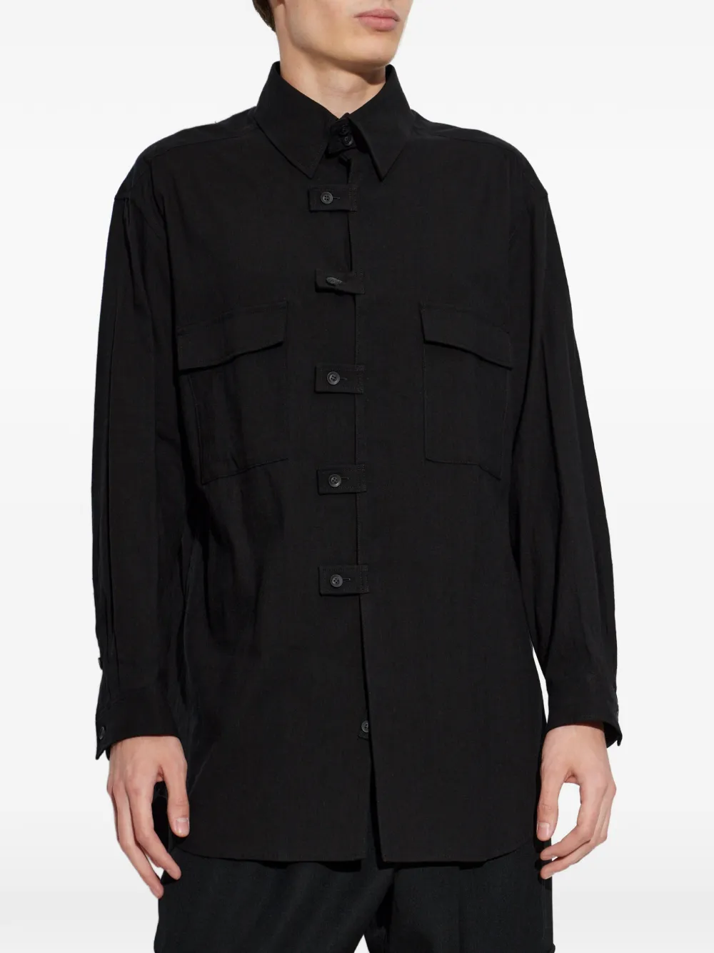 Yohji Yamamoto Overhemd met knooplipje en zakken Zwart