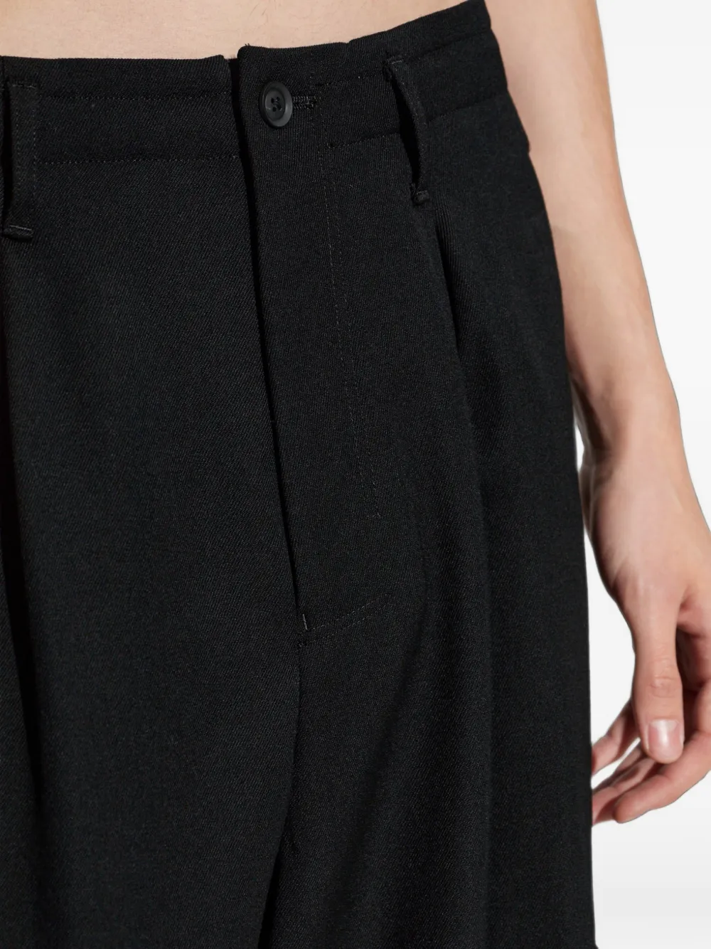 Yohji Yamamoto Wollen cargo broek met knoopdetail Zwart