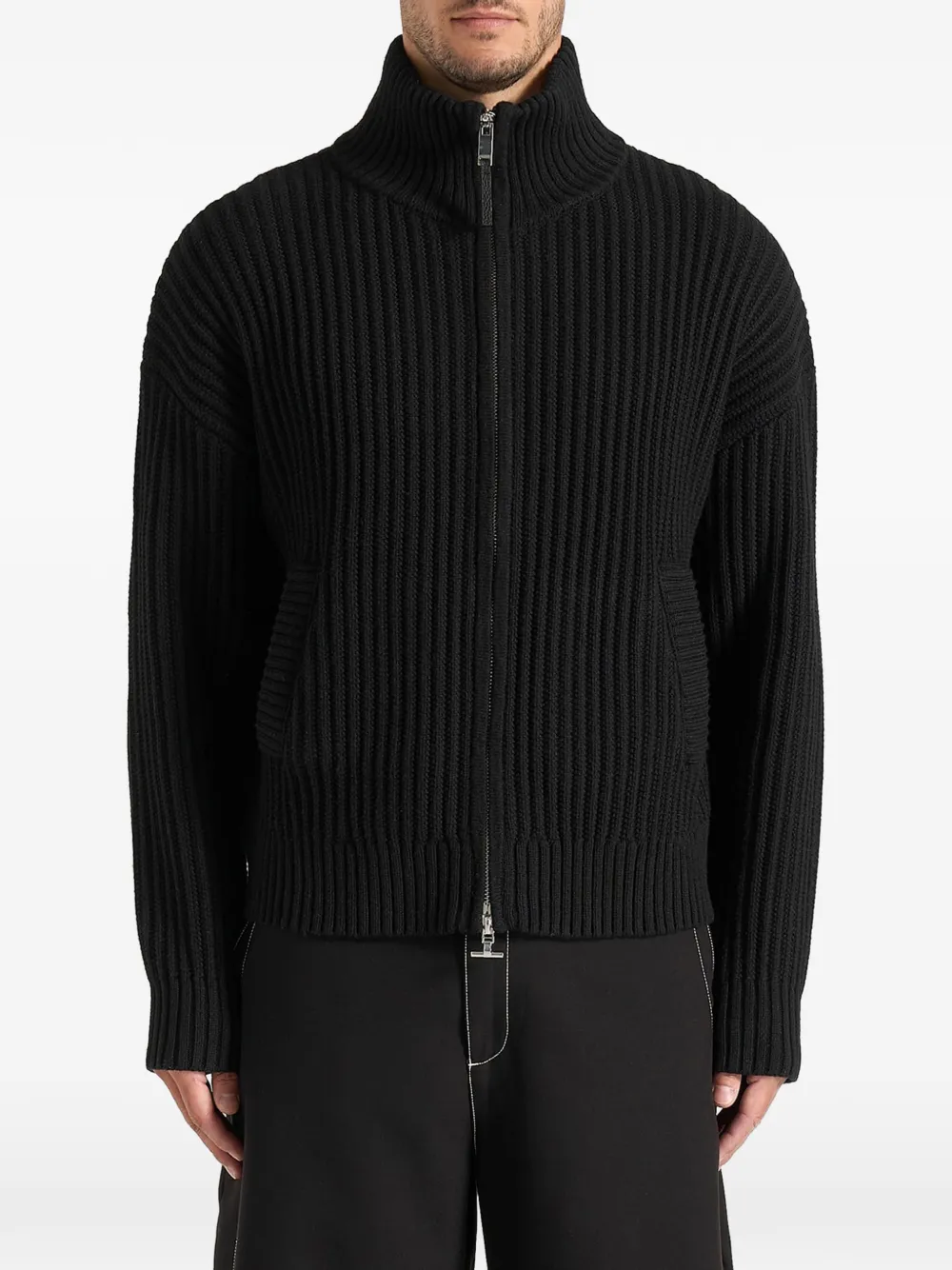 Manière De Voir Giacca Kyle in maglia a coste color nero con applicazione
